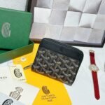 Goyard Bags 65 Goya Matignon Small Wallet features compact with a full zipper closure security.Its internal design is reasonable fully functional, allowing for storage of cards, banknotes, coins, and other documents, making it convenient to fit into small bags. Style number: 98163 Color: Black Size: 11.5cm 2cm x 9.5cm