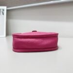 Hermes Bags Bag 18cm145 Made of Hermes togo calfskin Size: 18*6*20cm Model: 337 Evelyne shoulder pays homage nomadic smooth lines showcasing a free-spirited vibe.Originally designed for carrying equestrian equipment, this bag has been reinterpreted to combine fashion style with practical functionality. - Image 5