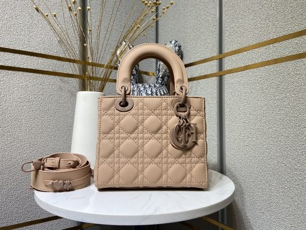 ec150ca24d18499f9d4da4ddfc16b4ab.jpg Dior Bags - Image 1