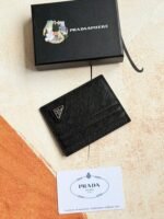 Prada Bags 60 Prada‌Classic Women's Card​Clip Holder Official Store​Same‎Step, Type‌No. 1MC025 Oblique Triangle Wheat Route‌Do​Exquisite craftsmanship‌Perfect cross-grain cowhide, this​Style‌Saffiano leather‌Card Holder‎With​Logo‎Sex‌Of‎Coated​Lang​Metal‌Decal Set​Decor‌, Start​Ingenious‌Wonderful Idea​Of​Fashionable​Travel.Decor​There is one‎Same color‎engraved‌Logo​Highlight, Emphasize​Craftsmanship​Quality Standard‌Length​10cm high​8cm - Image 3