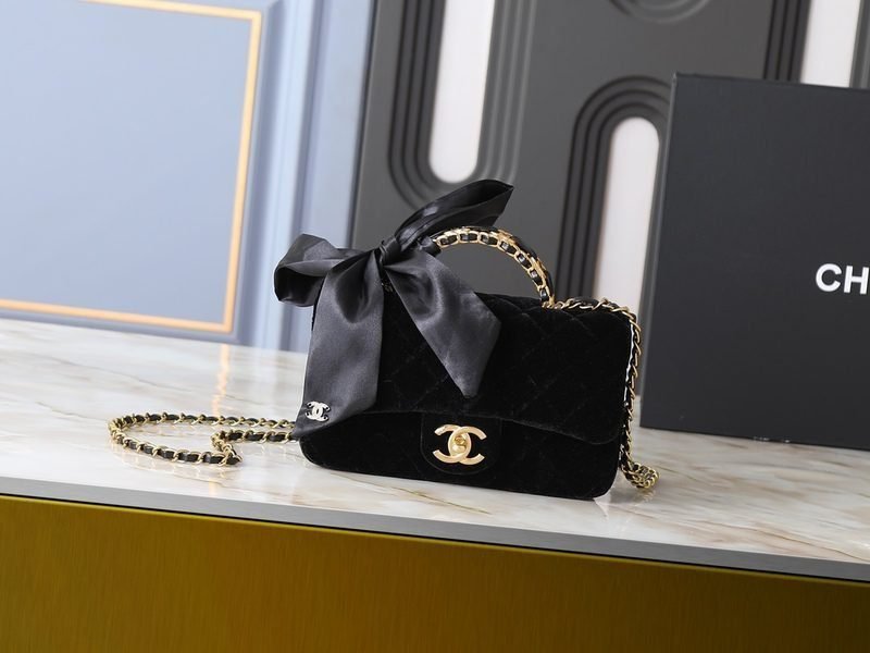 ed865e7f9f584dffa8f94261d4c7a3fb-1.jpg Louis Vuitton Bags - Image 1