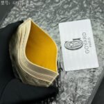 Goyard Bags 45 Top Original GOYARD Saint-Sulpice Card Holder, Compact Design, Middle Pocket Can Store Cards, ID, Folded BanknotesThe compact design fits perfectly into the pocket of a jacket or pants.Model: G5122 Size: 7*10.5*0.2cm - Image 8