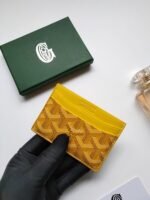 Goyard Bags ￥50 GOYARD Goya Classic Saint-Sulpice Card Holder Compact Design with Middle Pocket for Cards, ID, Folded Banknotes The compact design fits perfectly into the pocket of a jacket or pants. Style number: 9636 Size: 7 x 10.5 cm - Image 4