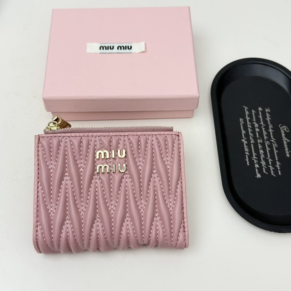 f568224751d64a3eb5e61eeb5f4883ab.jpg Miumiu Bags - Image 1
