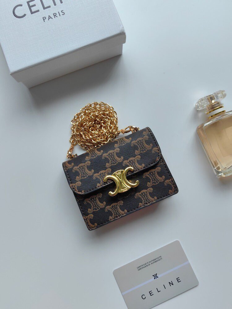 f597e2c4fa8041c3ab3ccb922924bed0.jpg Miumiu Bags - Image 1