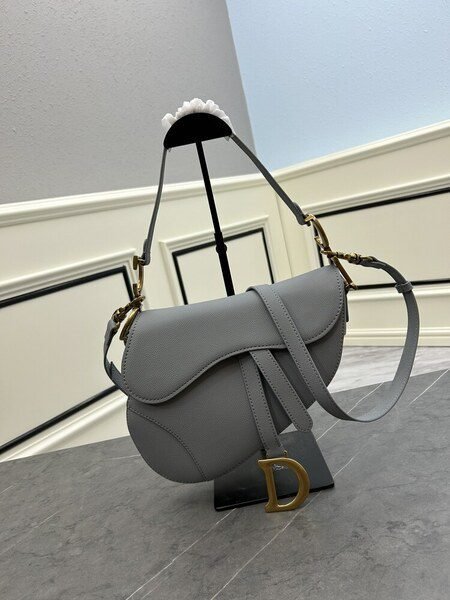 f5f4e01f2e4c431f835a2722c4a9cb47.jpg Dior Bags - Image 1