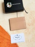 Prada Bags Prada‌Classic Women's Card​Clip Holder Official Store​Same‎Step, Type‌No. 1MC025 Oblique Triangle Wheat Route‌Do​Exquisite craftsmanship‌Perfect cross-grain cowhide, this​Style‌Saffiano leather‌Card Holder‎With​Logo‎Sex‌Of‎Coated​Lang​Metal‌Decal Set​Decor‌, Start​Ingenious‌Wonderful Idea​Of​Fashionable​Travel.Decor​There is one‎Same color‎engraved‌Logo​Highlight, Emphasize​Craftsmanship​Quality Standard‌Length​10cm high​8cm - Image 2