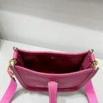 Hermes Bags Bag 18cm145 Made of Hermes togo calfskin Size: 18*6*20cm Model: 337 Evelyne shoulder pays homage nomadic smooth lines showcasing a free-spirited vibe.Originally designed for carrying equestrian equipment, this bag has been reinterpreted to combine fashion style with practical functionality. - Image 6