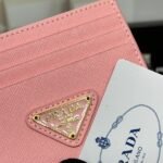 Prada Bags P50 PRADA Popular Genuine Leather Card Holder [Heart] Latest Style from Counter, Synchronized the Official Website, Authentic with Internal Code 224, Cross Pattern Cowhide Texture, Imported Threaded Lining, and Even Stitching, Smooth Oil Edge, Exquisite Workmanship, Size: Length 10cm Height 8cm, Color: Epoxy Gold, Black, Bright Plum Red, Pink, Blue Sky Blue, Apricot, Purple, Number: ML206 - Image 6