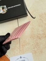 Prada Bags 60 Prada Classic Women's Clip Official Store Step, Type No. 1MC025 Oblique Triangle Wheat Route Do Exquisite craftsmanship Perfect cross-grain cowhide, this Style Saffiano leather Card Holder With Sex Coated Lang Metal Decal Set , Start Ingenious Wonderful Idea Of Fashionable Travel. Decor There is one Same color ‎ engraved Logo Highlight, Emphasize Craftsmanship Quality Standard ‌ Length 10cm high ​ 8cm - Image 4