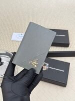 Prada Bags 65 Prada Pattern Unisex Placed or Bag, Be Handheld, Made of Imported Calfskin with Cross Pattern, Pocket Holder, Can Hold Change, 6 Card Slots, Simple and Elegant Fashion Trend Model 2MC101, color as shown in the picture Size 11×7cm,